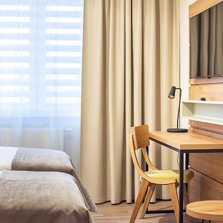 Novy Hotel Zielona Gora  Bagian luar foto