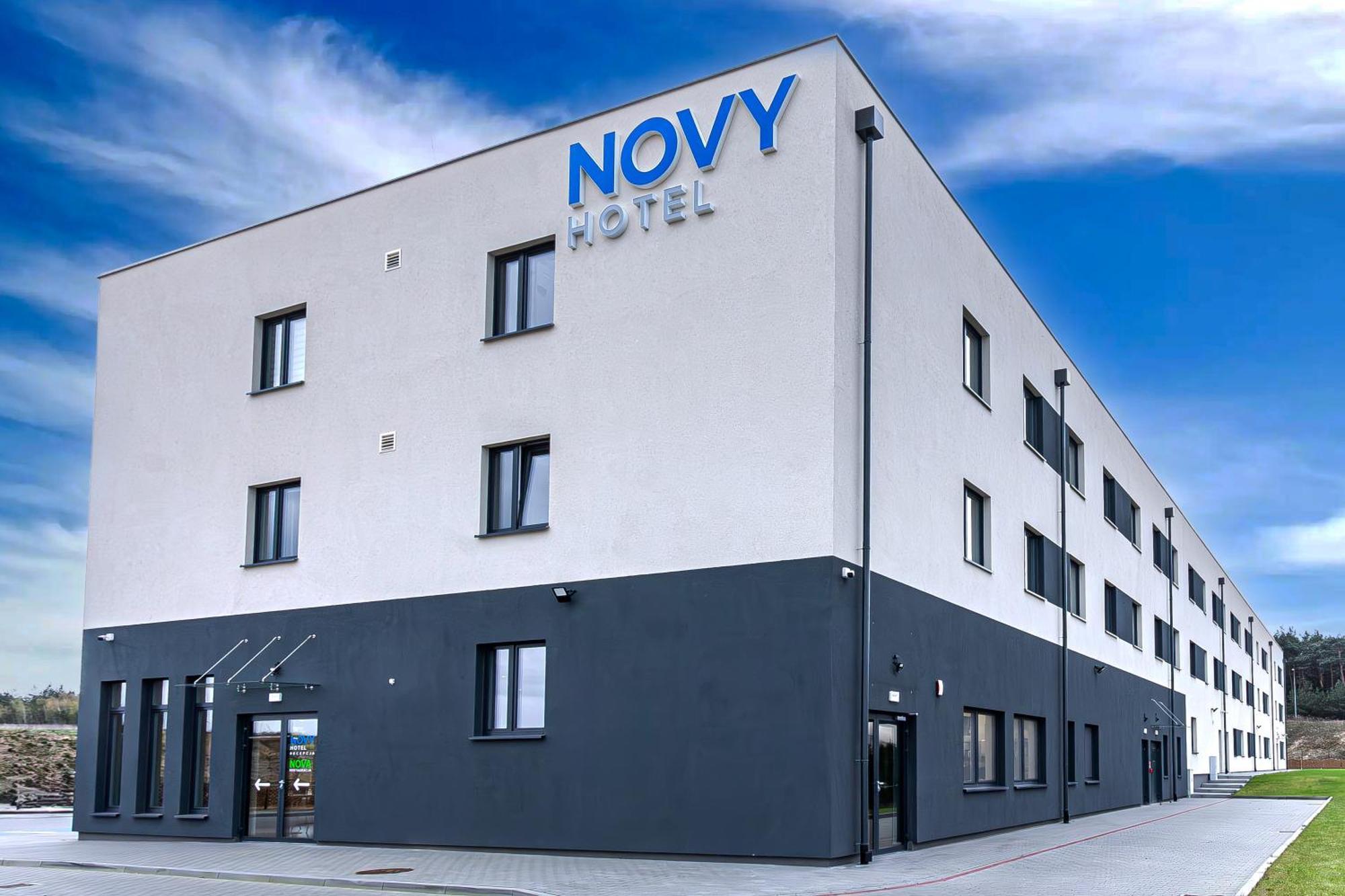 Novy Hotel Zielona Gora  Bagian luar foto