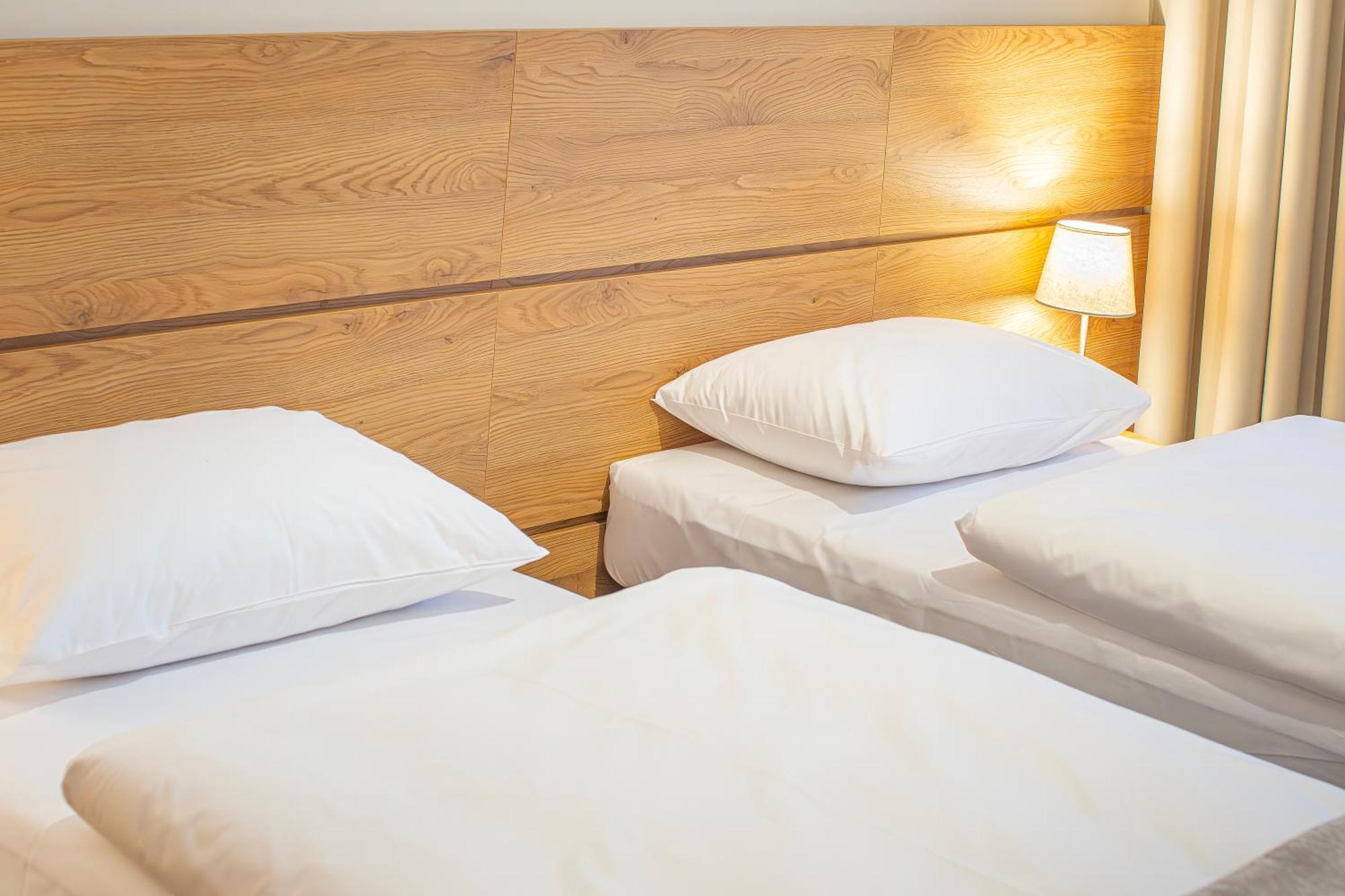 Novy Hotel Zielona Gora  Bagian luar foto