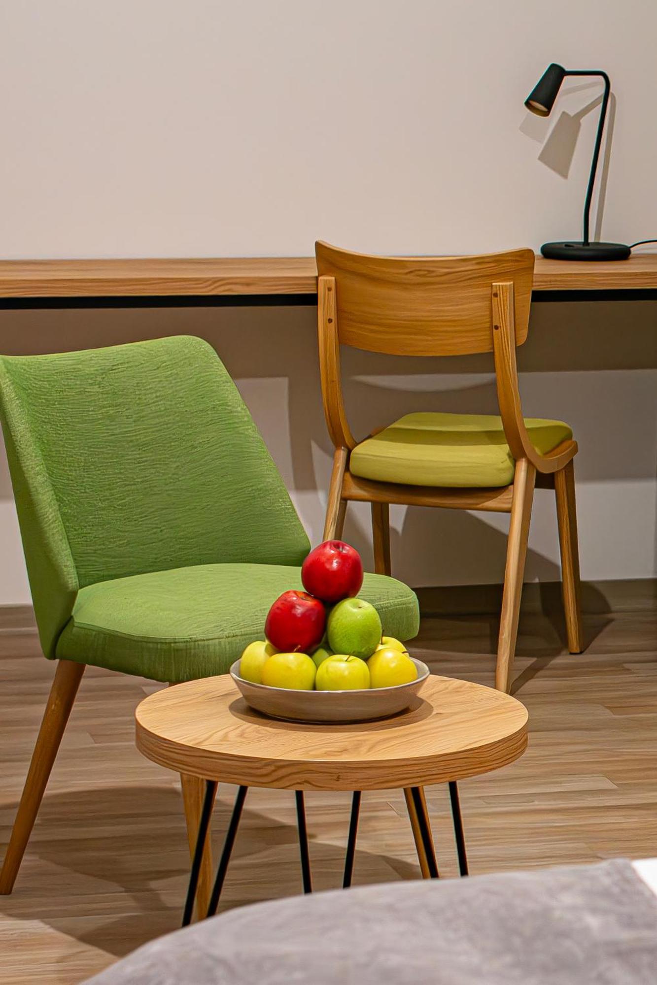 Novy Hotel Zielona Gora  Bagian luar foto