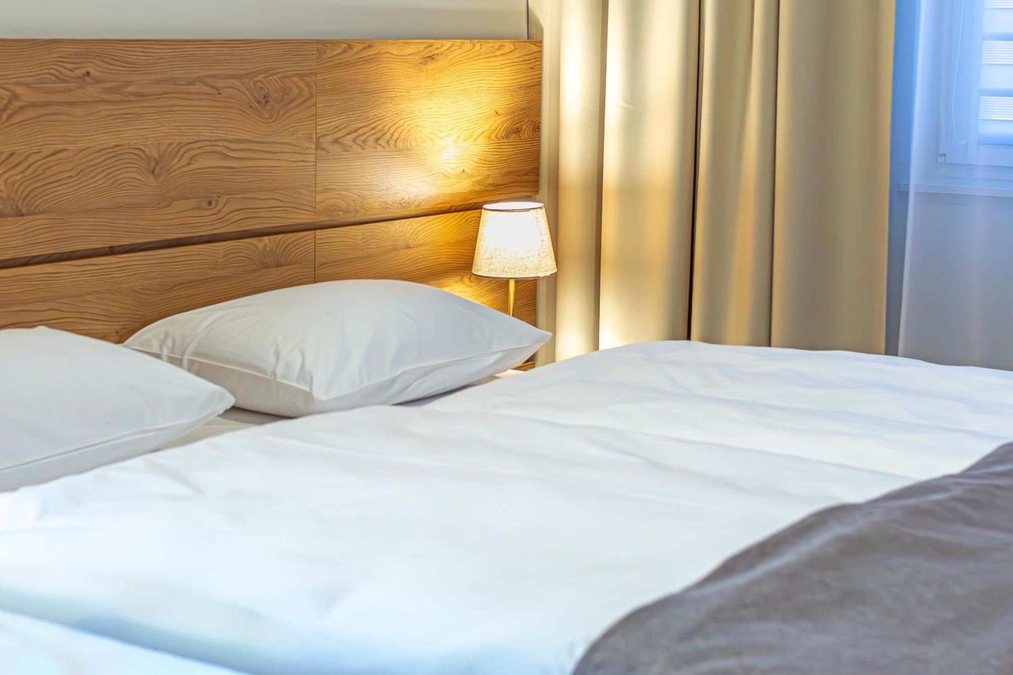 Novy Hotel Zielona Gora  Bagian luar foto