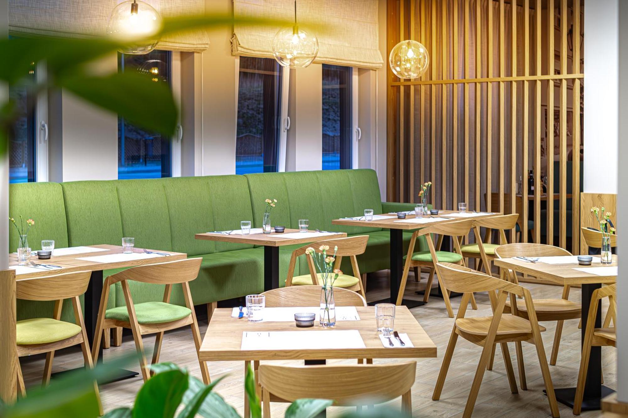 Novy Hotel Zielona Gora  Bagian luar foto