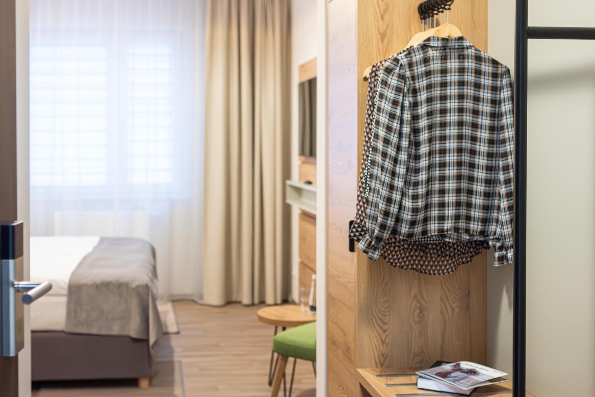 Novy Hotel Zielona Gora  Bagian luar foto
