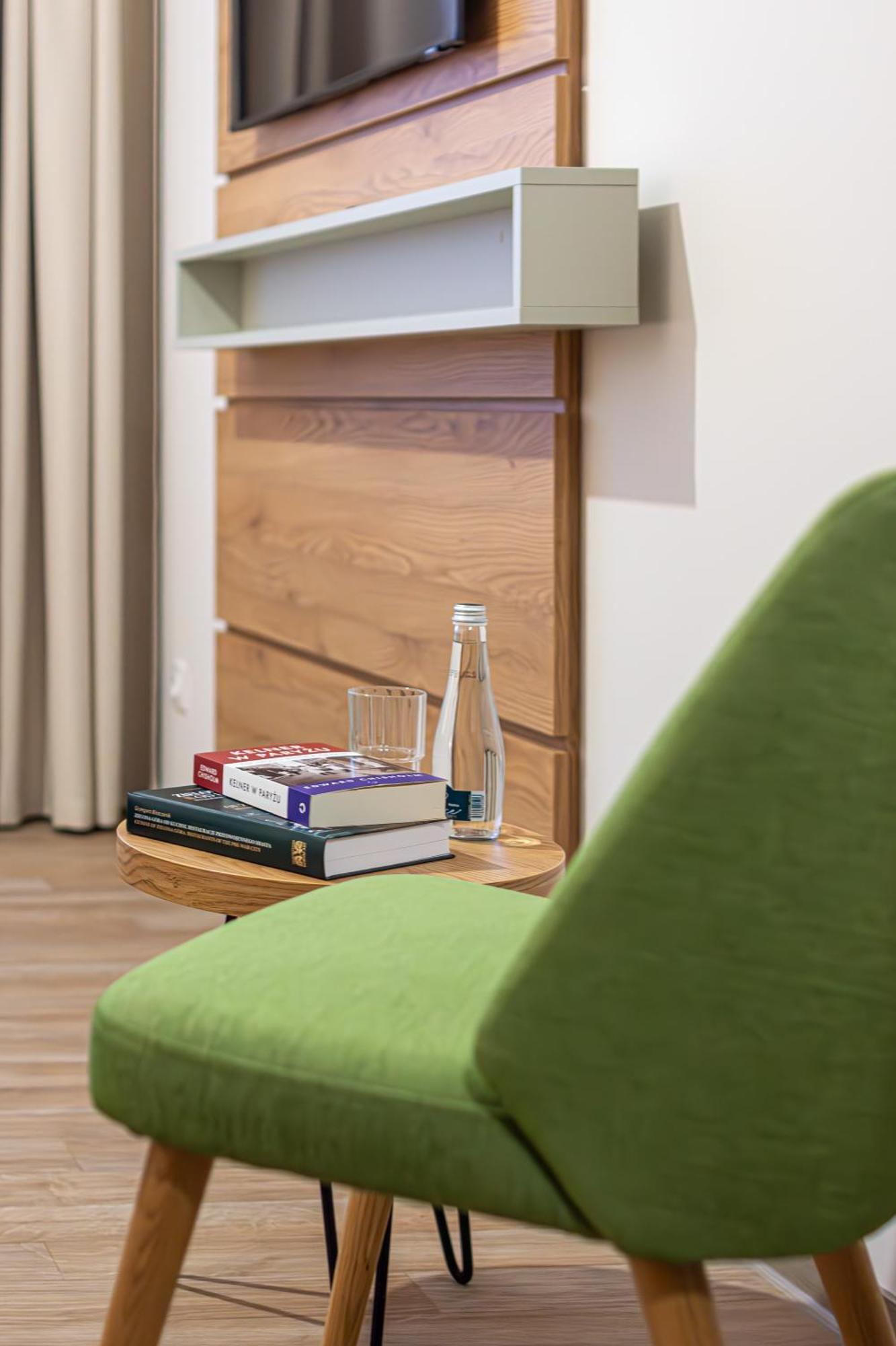 Novy Hotel Zielona Gora  Bagian luar foto